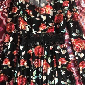 Flower patterned romper with lace middle ❤️